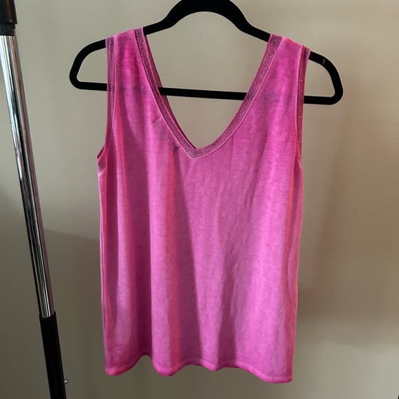 Woman’s lightweight sleeveless v-neck pink sweater, size medium comfortable - Picture 1 of 9